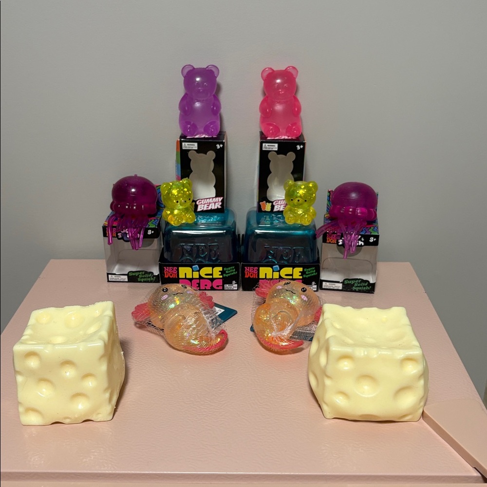 Squishy lot! All kinds of different ones all new & ship safely